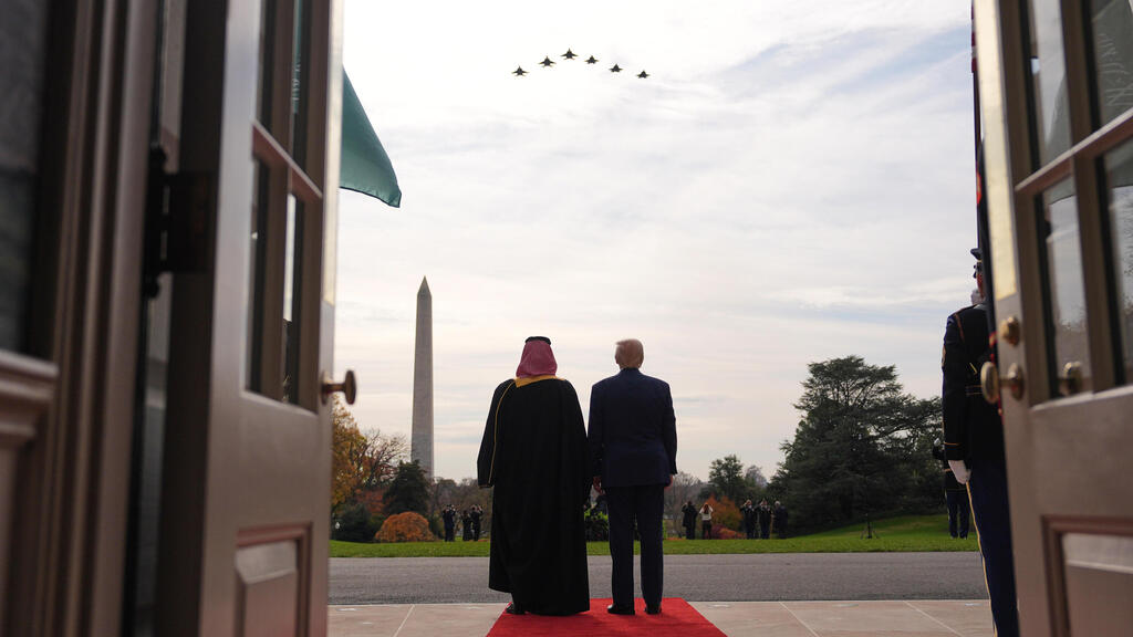 Трамп и бин-Салман в Белом доме (Фото: AP Photo/Evan Vucci) טראמפ ובן סלמאן