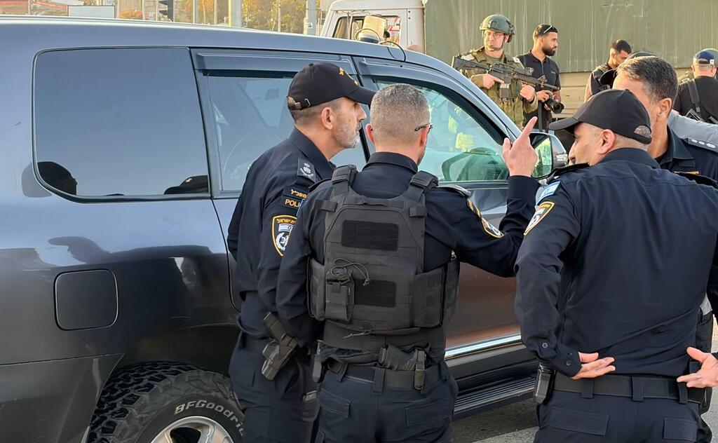 Israel Police Commissioner at the scene of the attack (Photo: Liran Tamari) מפכ"ל המשטרה בזירת הפיגוע