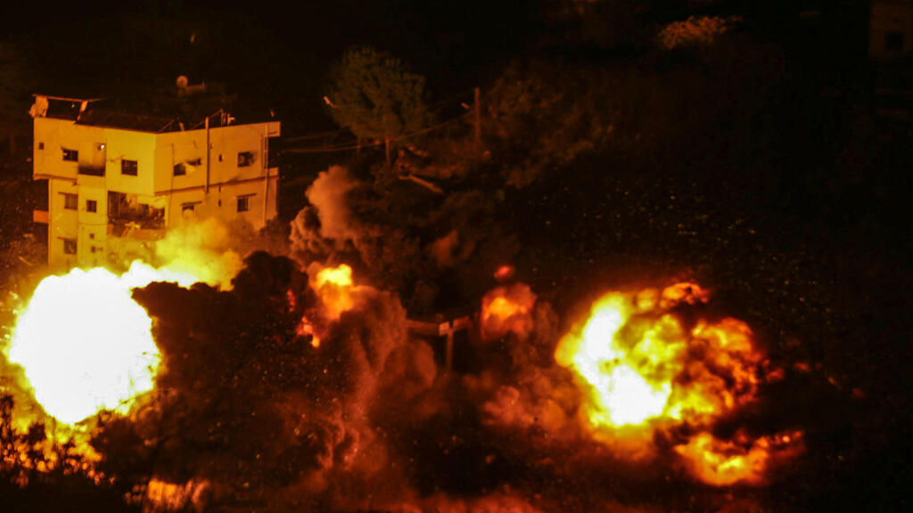 Israeli strikes against Hezbollah targets in Lebanon (Photo: Muhammad Zanaty / AFP) תקיפות צה"ל בדרום לבנון