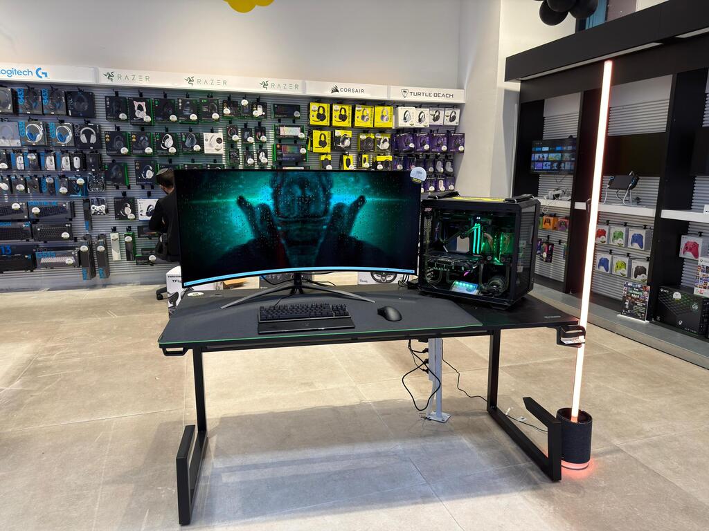 מחשב גיימינג עם מסך OLED בגודל 45 אינץ' של Acer 