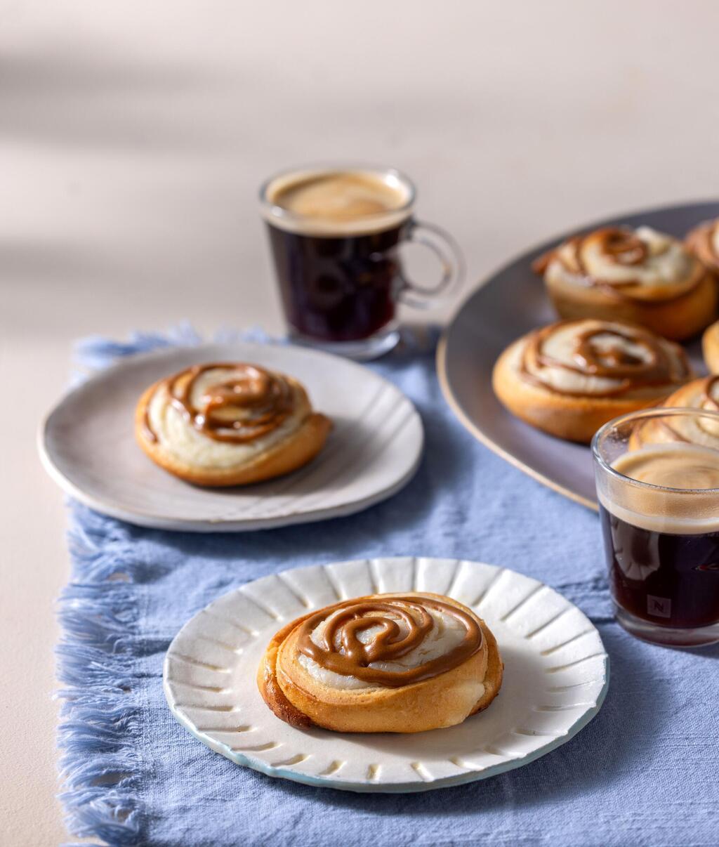 Tiramisu yeast rolls (Photo: Daniel Lila, Style: Naama Ran) שושני שמרים טירמיסו