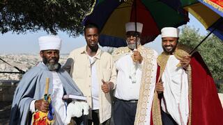 אברה מנגיסטו עם הקייסים בתפילת חג הסיגד בירושלים