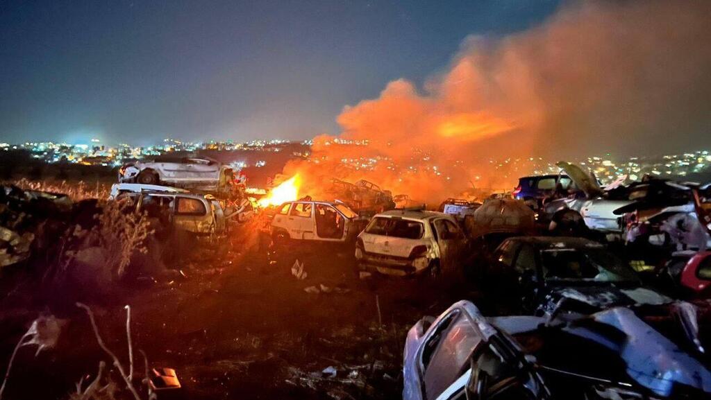 Подожженные машины палестинцев הצתת הרכבים בחווארה