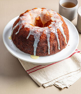 בלי מיקסר: עוגת קוקוס ומיץ תפוחים