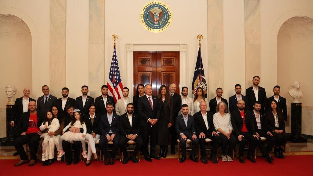 Пережившие плен в Газе израильтяне в Белом доме (Фото: Шмулик Альмони) שורדי השבי בבית הלבן