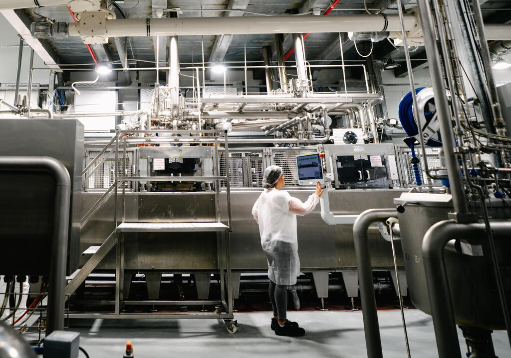 TopGum factory (Photo: Ananim) מפעל טופ גאם