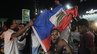 אוהדים חוגגים את העלייה של האיטי למונדיאל בפורט-או-פרינס