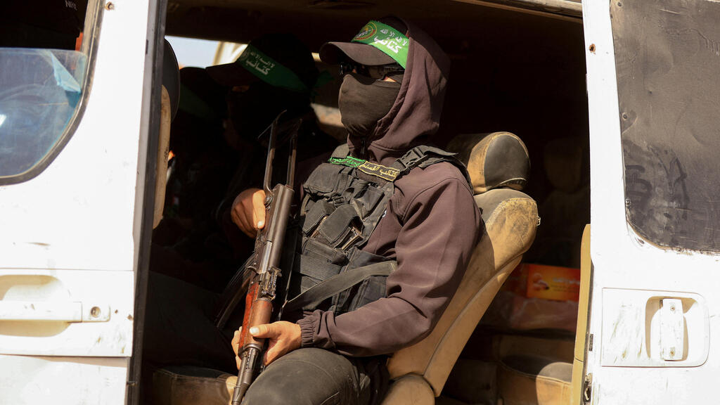 Hamas terrorist (Photo: Dawoud Abu Alkas/ Reuters) מחבלי חמאס