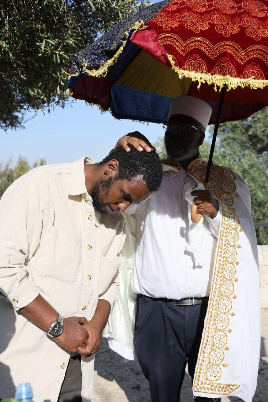 אברה מנגיסטו עם הקייסים בתפילת חג הסיגד בירושלים