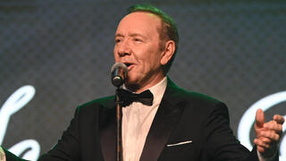 קווין ספייסי בהופעה בתל אביב