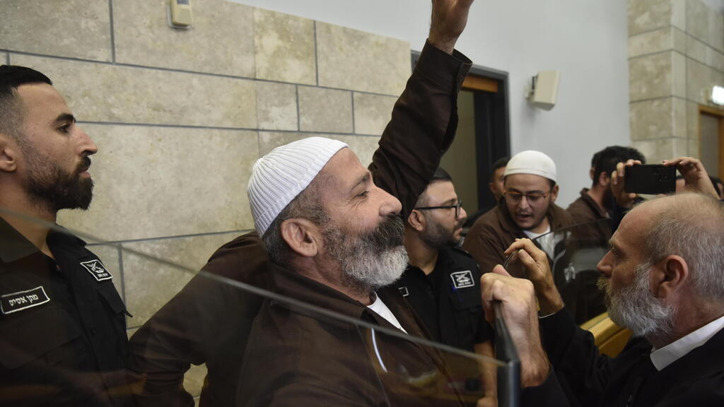 Обвиняемые в зале суда (Фото: Шарон Цур) החשודים והנאשמים בהברחת אמל"ח מסוריה, בדיון במחוזי נצרת