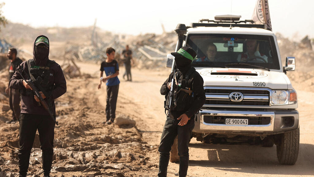 Hamas terrorists (Photo: Reuters/Dawoud Abu Alkas) מחבלי חמאס