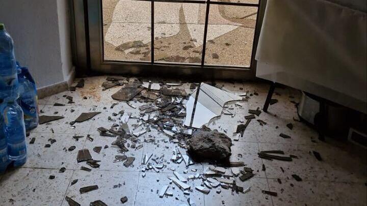 Синагога в Хайфе (Фото: Моше Милик) חלונות נופצו