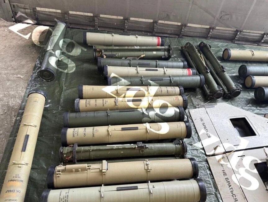 The arsenal of weapons found on a truck at the border with Moldova (Photo: ZDG) ארסנל הנשק שאותר על משאית בגבול עם מולדובה