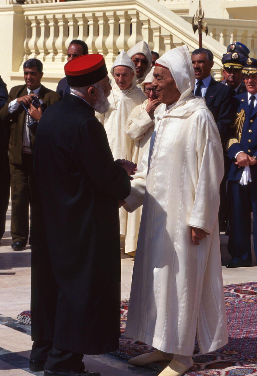 Rabbi Shimon Suissa presenting his respects to King Hassan II during Throne Day ceremonies on March 3, 1996 