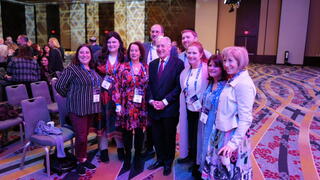 פינגרהוט עם משתתפים בכנס