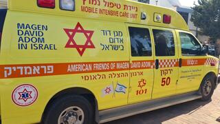 גבר נהרג לאחר שקרס עליו עץ במהלך עבודות גיזום במועצה אזורית לב השרון בישוב שער אפריים