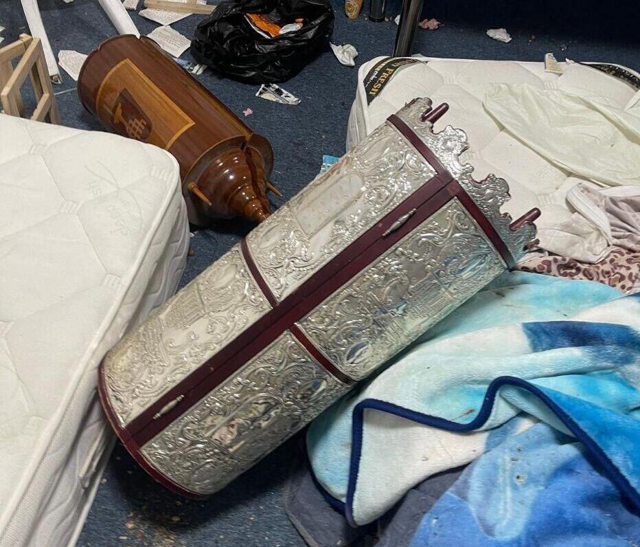 Torah scrolls thrown to the ground (Photo: Avi Ratzabi) פוגרום בבית הכנסת בקדימה צורן