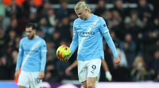 ארלינג הולאנד עם פנים נפולות