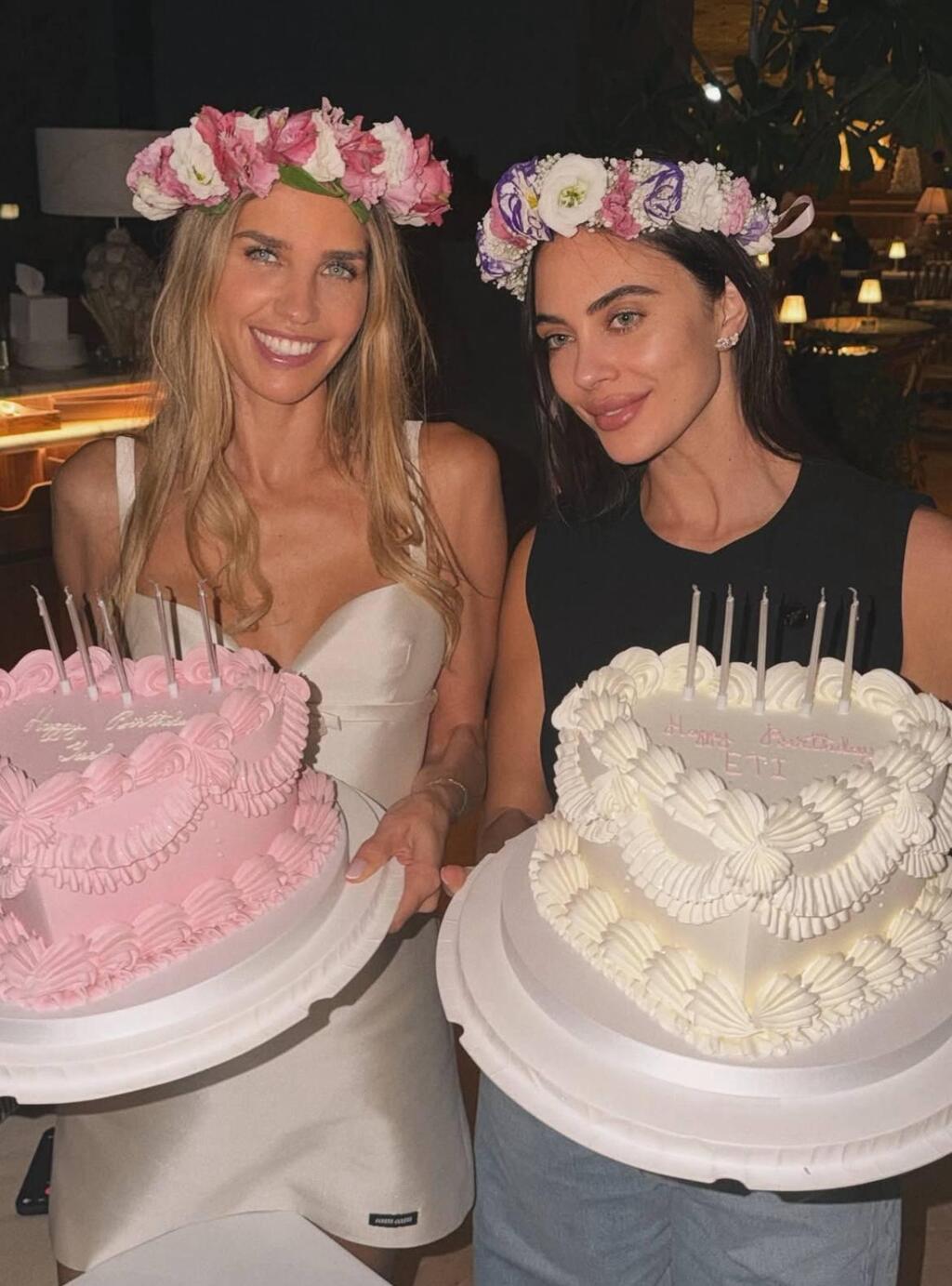 אתי קובו שחגגה יום הולדת גם היא בשבוע שעבר, קיבלה עוגה משלה (צילום מסך) יעל נזרי יום הולדת