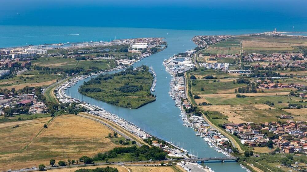 שפך הטיבר בפיומיצ'ינו. הנוף הפתוח והמערכת האקולוגית העדינה נמצאים בסכנה בגלל תוכנית לנמל קרוזים עצום