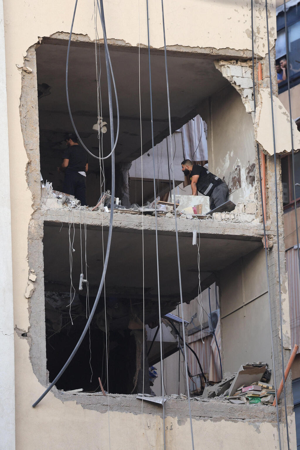 Место ликвидации начгенштаба Хизбаллы (Фото: REUTERS/Mohamed Azakir) תקיפה בדאחייה