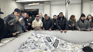 שורדי שבי ובני משפחותיהם ליד קברו של הרבי מלובביץ'