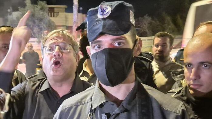 פקק יזום בכניסה ליישוב לקיה לקראת הגעת השר לביטחון לאומי