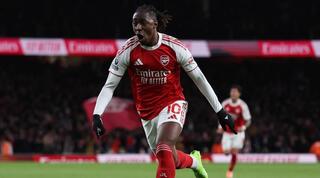 אברצ'י אזה חוגג