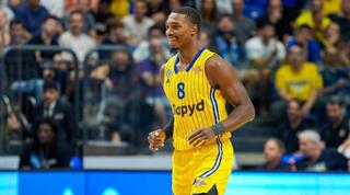 לוני ווקר חוגג