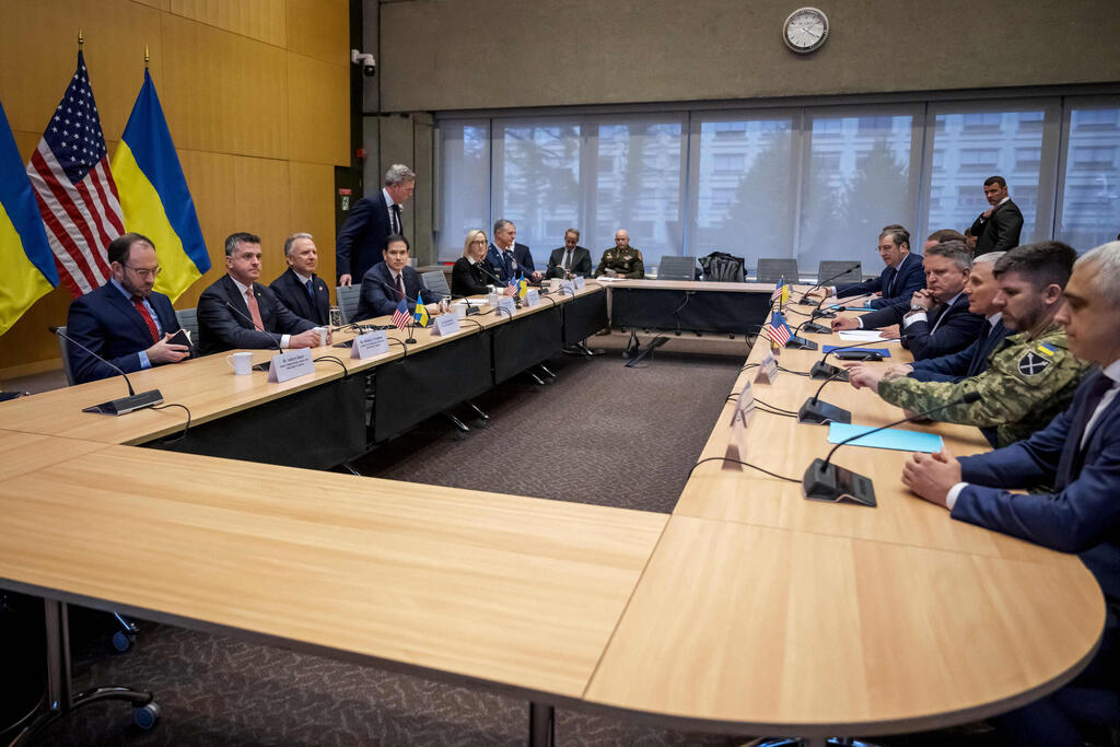 Photo: Fabrice COFFRINI / AFP מזכיר המדינה של ארה"ב מרקו רוביו שיחות עם נציגי אוקראינה בז'נבה