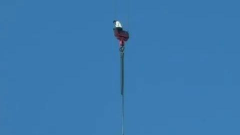 נער בן 15 מתבצר על מנוף בירושלים