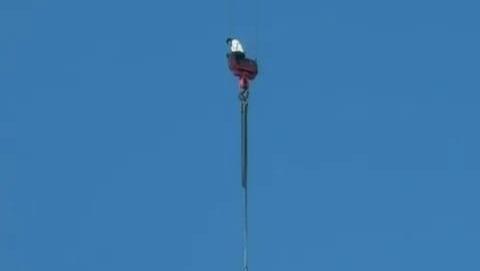 נער בן 15 מתבצר על מנוף בירושלים