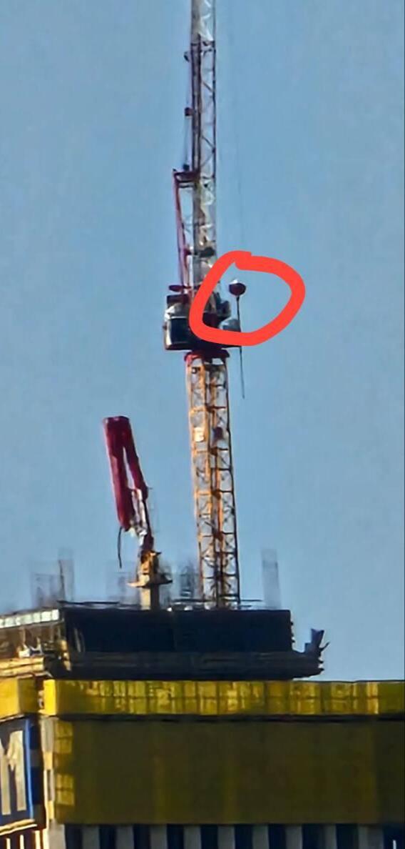 נער בן 15 מתבצר על מנוף בירושלים