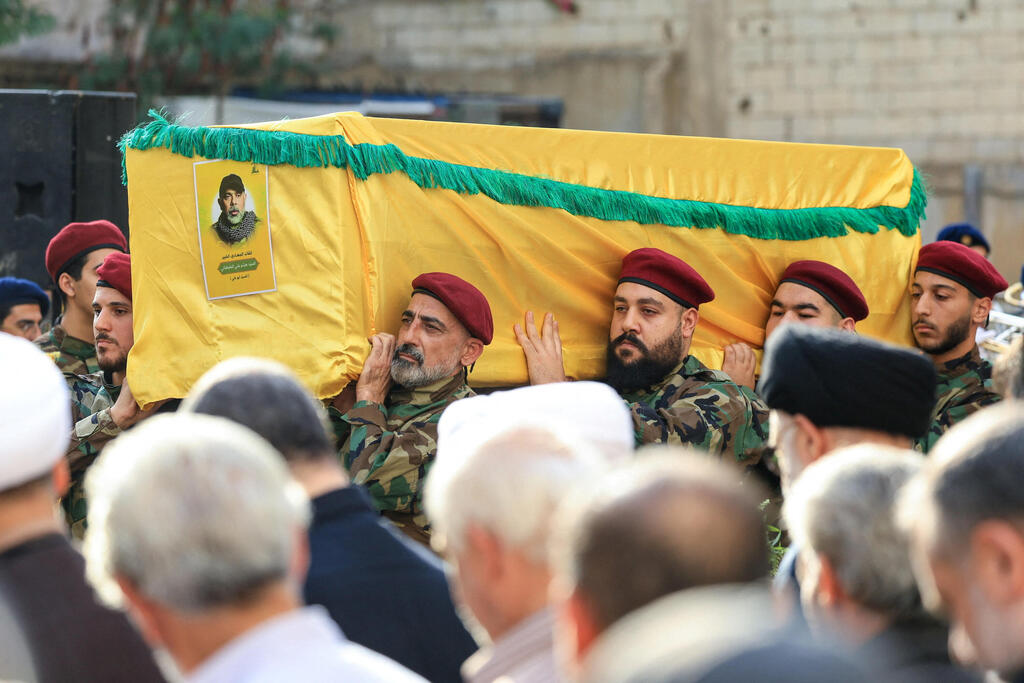 The funeral of Hezbollah's second-in-command Haytham Ali Tabatabai (Photo: REUTERS/Mohamed Azakir) הלוייתו של רמטכ"ל חיזבאללה הייתם עלי טבטבאי