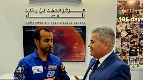  ליאור בן ארי פינת יא אללה דובאי חלל