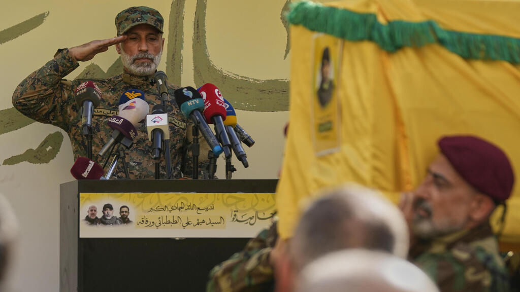 Funeral of Hezbollah’s military chief, Haytham Ali Tabatabai (Photo: Hussein Malla/AP) הלוייתו של רמטכ"ל חיזבאללה הייתם עלי טבטבאי