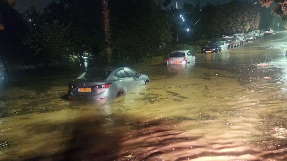 Поселение Элькана (Фото: Служба пожарной охраны Северного округа) הצפות ביישוב אלקנה