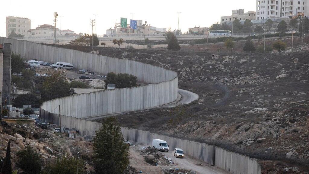 Разделительная стена (Фото: Алекс Коломойский) שכונת פסגת זאב, ירושלים