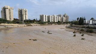 נחל באר שבע מוצף בשל הגשמים העזים