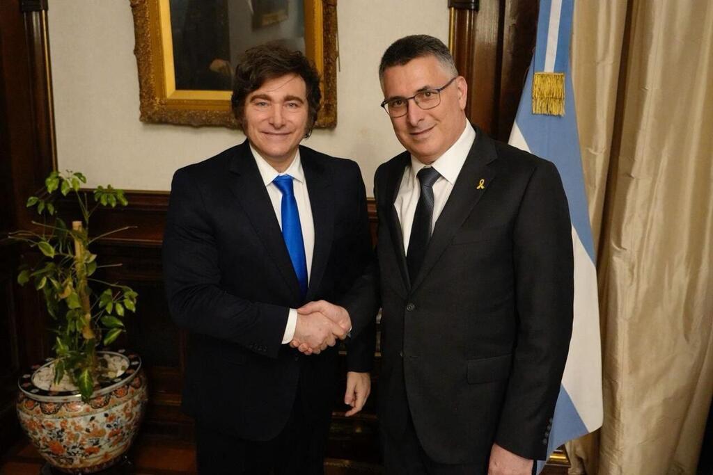 Argentine President Javier Milei and Foreign Minister Gideon Sa’ar (Photo: The Argentine Presidency) שר החוץ גדעון סער נפגש עם נשיא ארגנטינה חאבייר מיליי בבואנוס איירס