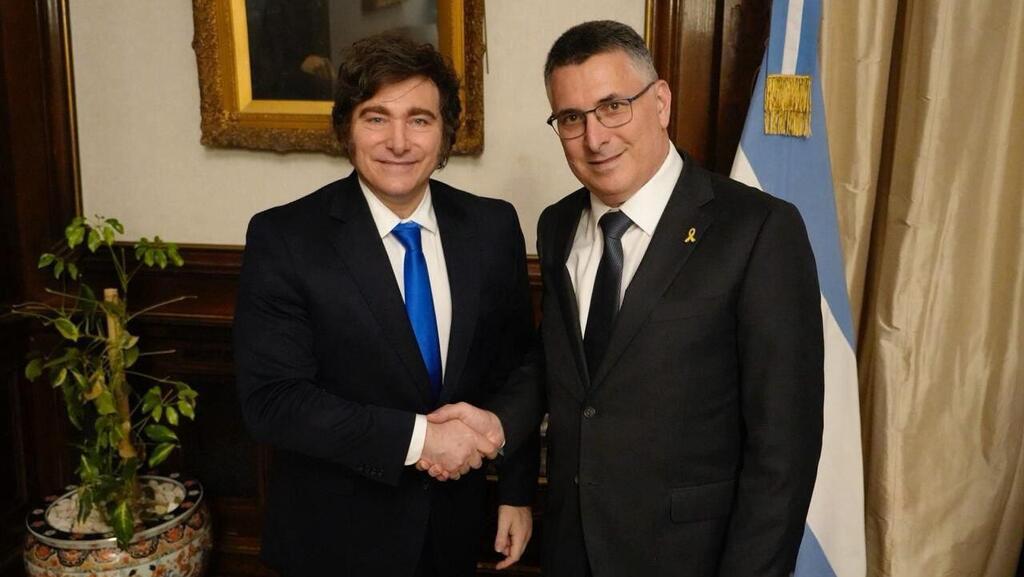 Minister Sa’ar and Argentine President Javier Milei, 'A shifting trend that matters to the United States, but also to Israel' (Photo: Office of the Argentine president) שר החוץ גדעון סער נפגש עם נשיא ארגנטינה חאבייר מיליי בבואנוס איירס
