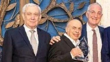 שרנסקי מקבל את הפרס