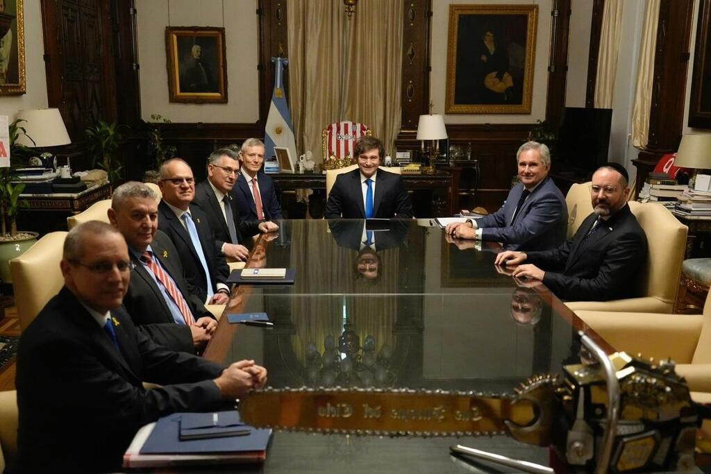 The meeting in the presidential palace in Buenos Aires (Photo: The Argentine Presidency) שר החוץ גדעון סער נפגש עם נשיא ארגנטינה חאבייר מיליי בבואנוס איירס