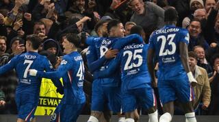 שחקני צ׳לסי חוגגים