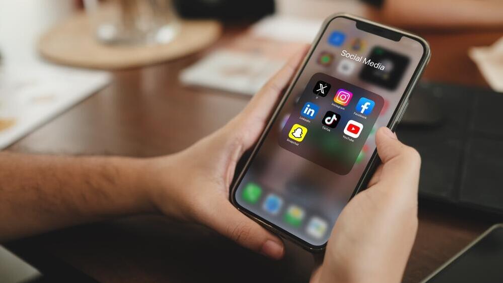 One week without social media could make all the difference (Photo: Shutterstock) טלפון, רשתות חברתיות, רשת חברתית