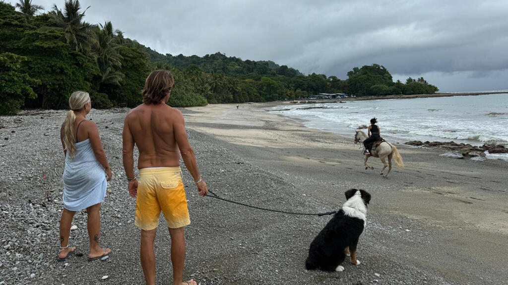 Ронит на пляже в Коста-Рике (Фото: частный альбом) רונית ים בקוסטה ריקה