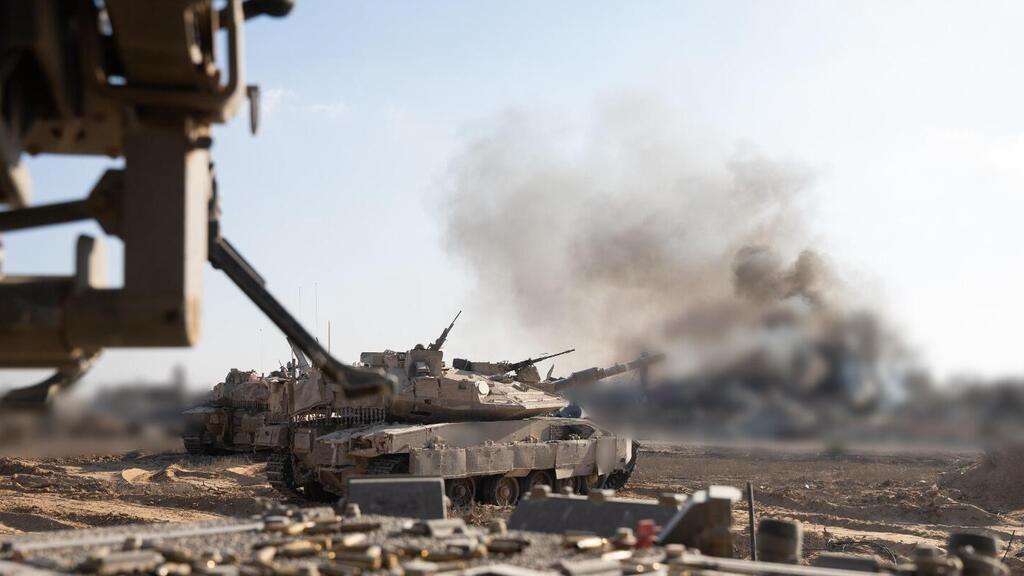 Танк ЦАХАЛа в районе Рафиаха (Фото: пресс-служба ЦАХАЛа) פעילות צוות הקרב החטיבתי של הנח"ל במרחב רפיח
