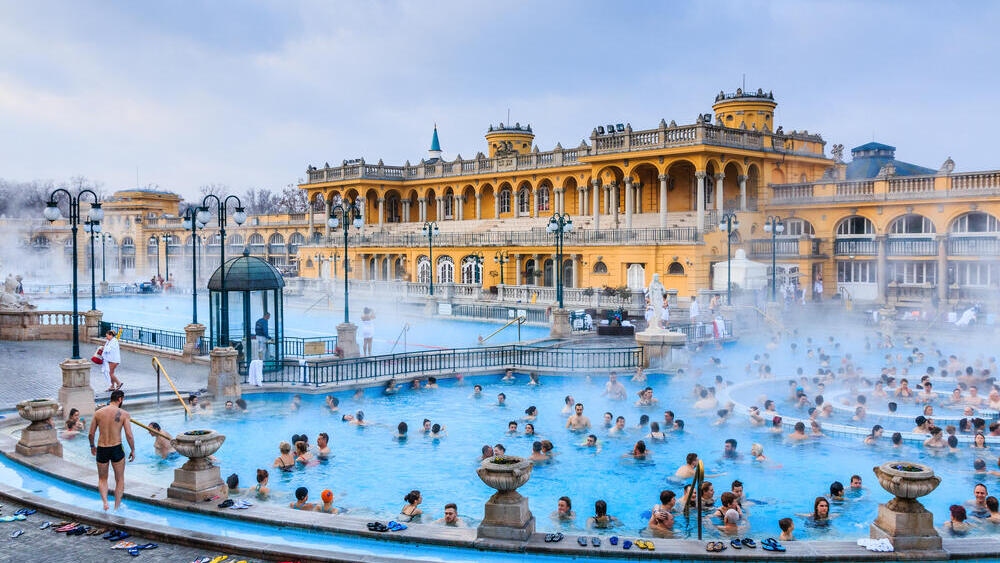 מרחצאות סצ'ניי המפורסמים בבירה ההונגרית