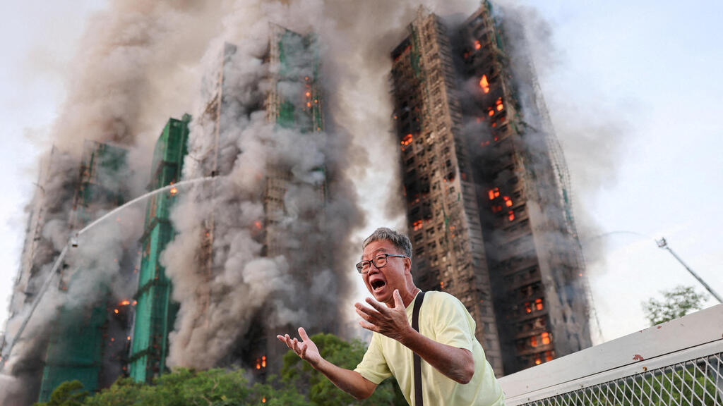 The fire in Hong Kong (Photo: Tyrone Siu/ Reuters) שריפה ב מגדלים מתחם מגורים ב הונג קונג